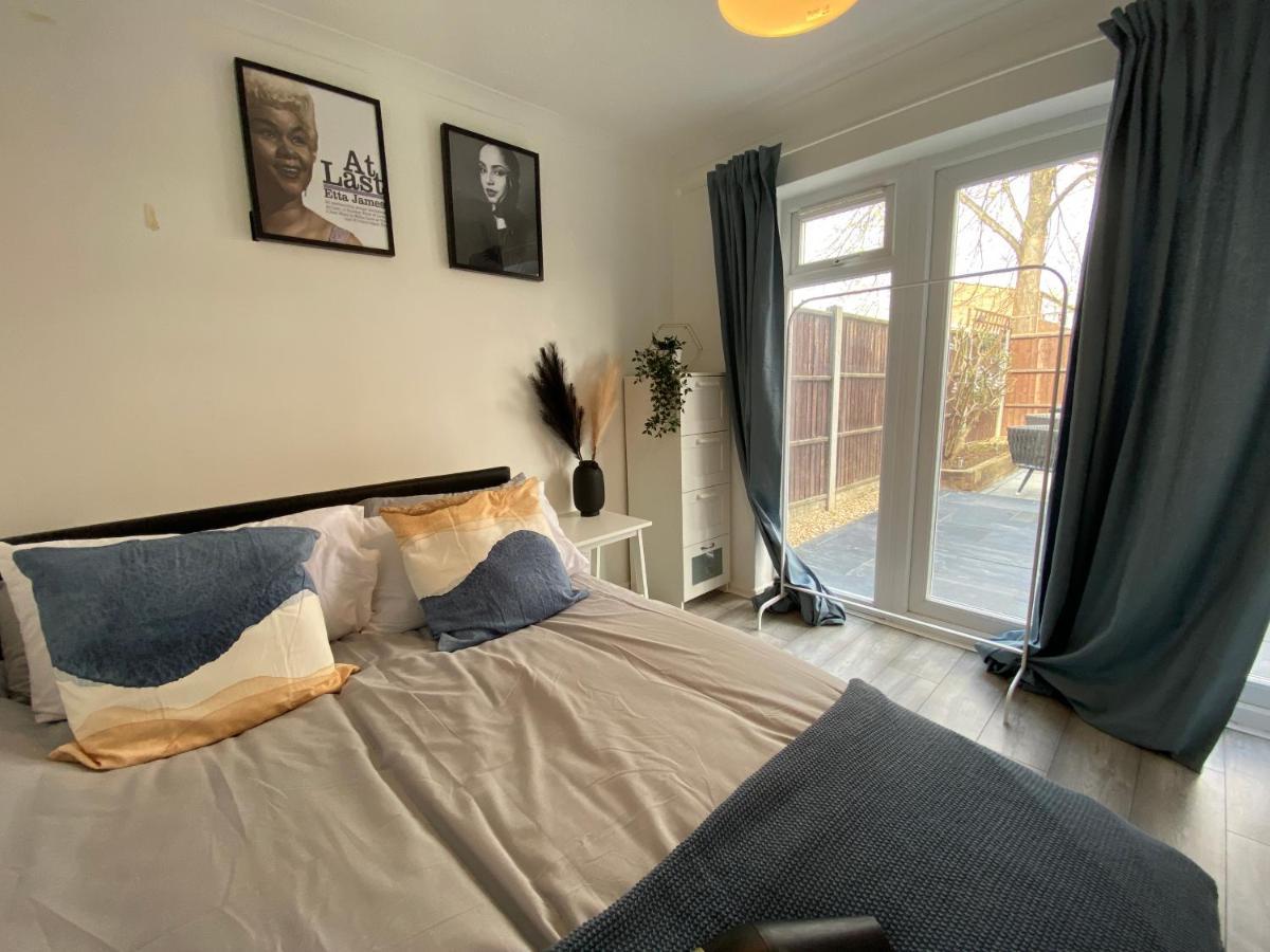 Host & Stay - Cotman Close Milton Keynes Extérieur photo
